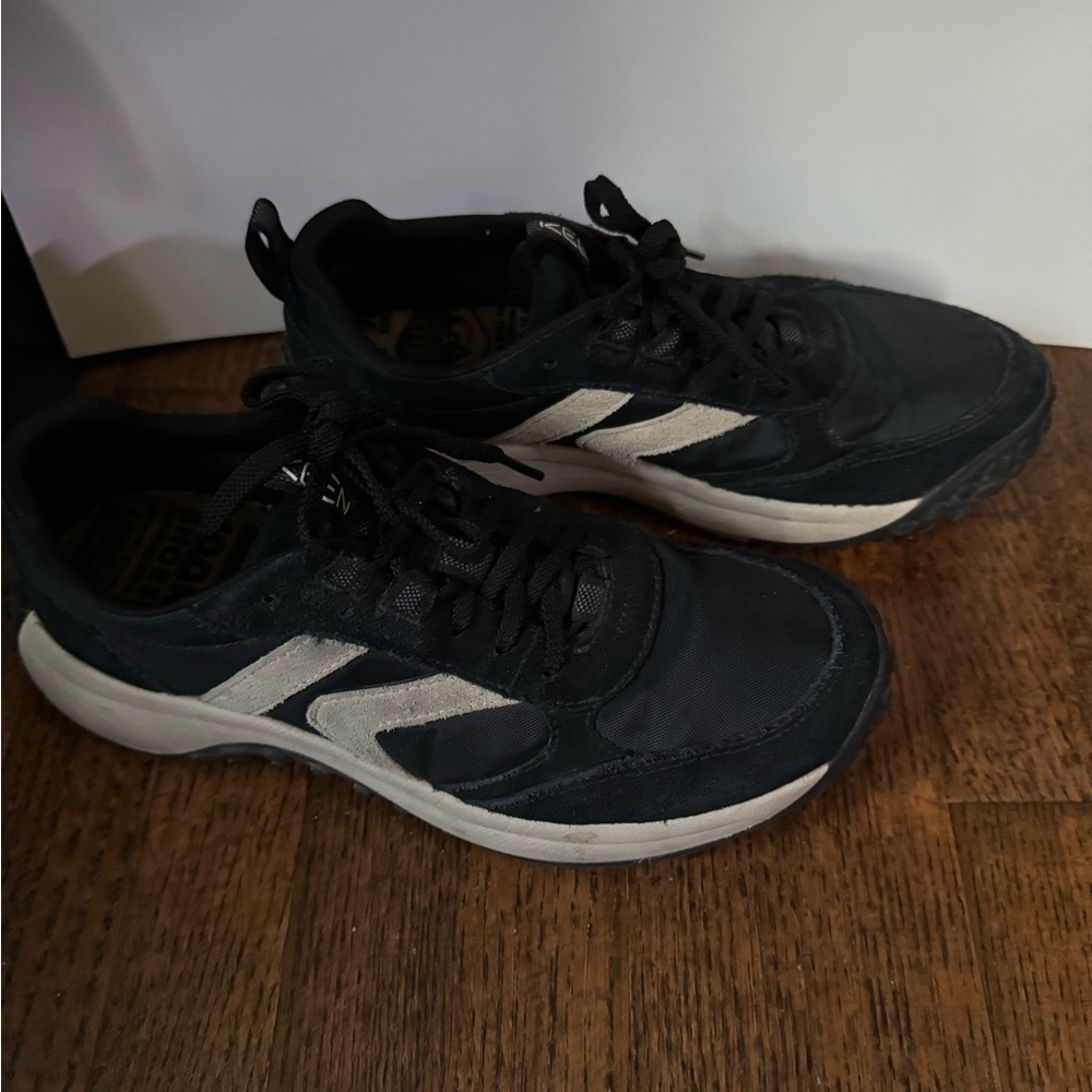 Women Keen retro style sneakers